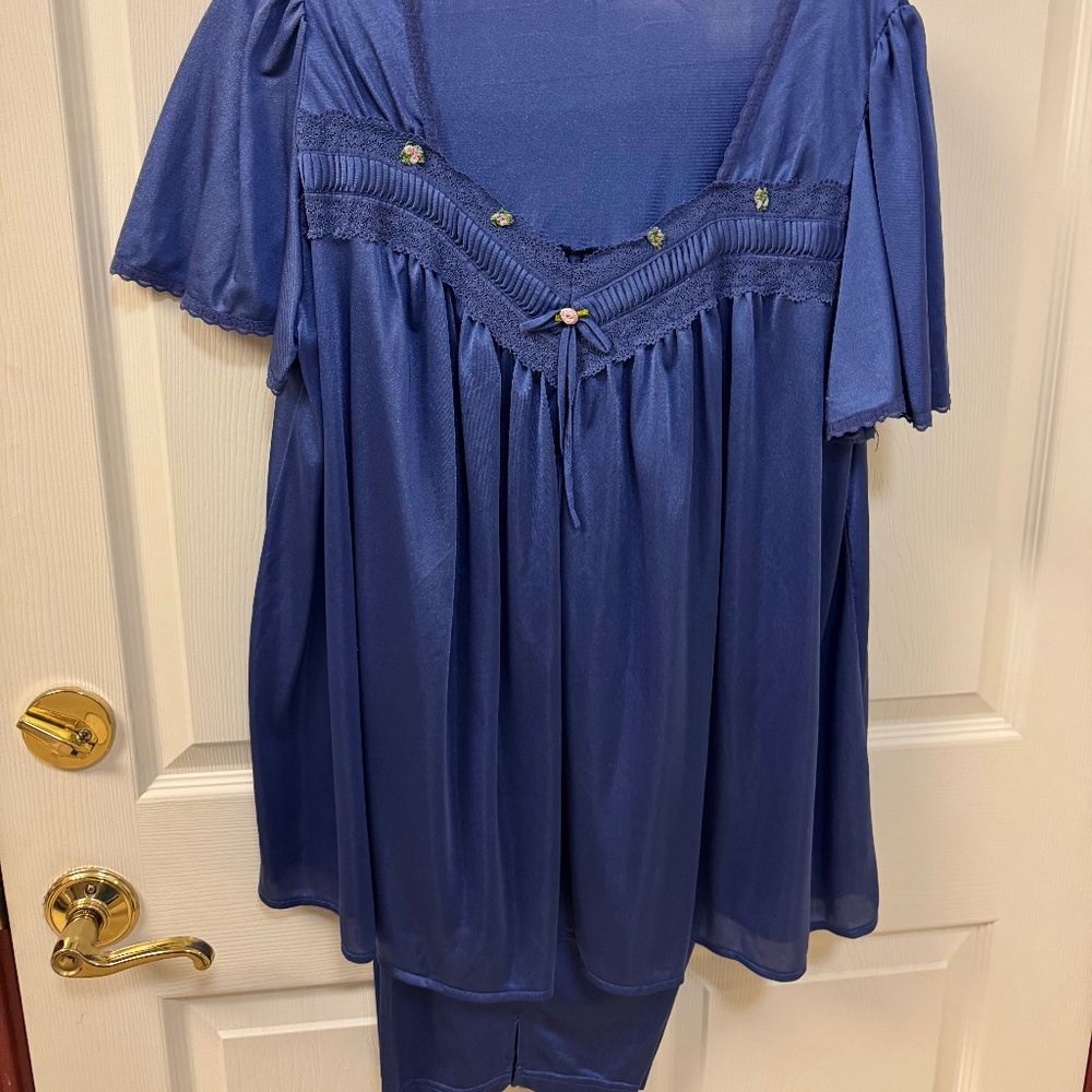 2 X Nylon Pajama sets. Periwinkle and Raspberry Pink. Size 14/16